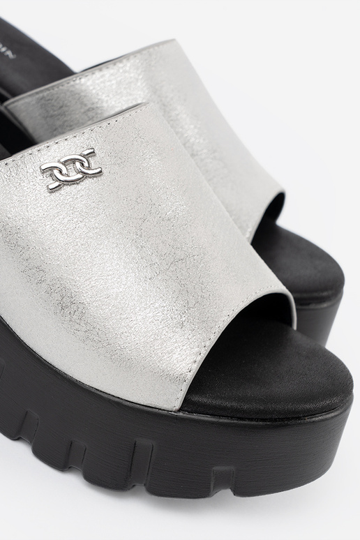 Pantoletten mit schwarzem Plateau in...