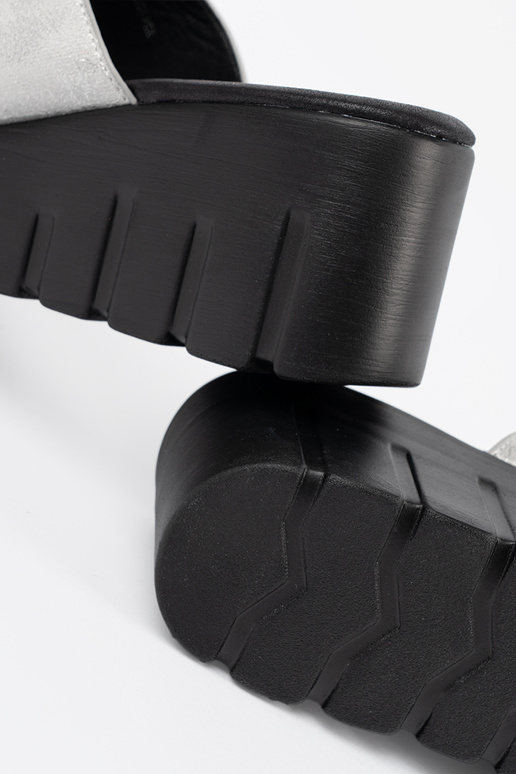 Pantoletten mit schwarzem Plateau in...