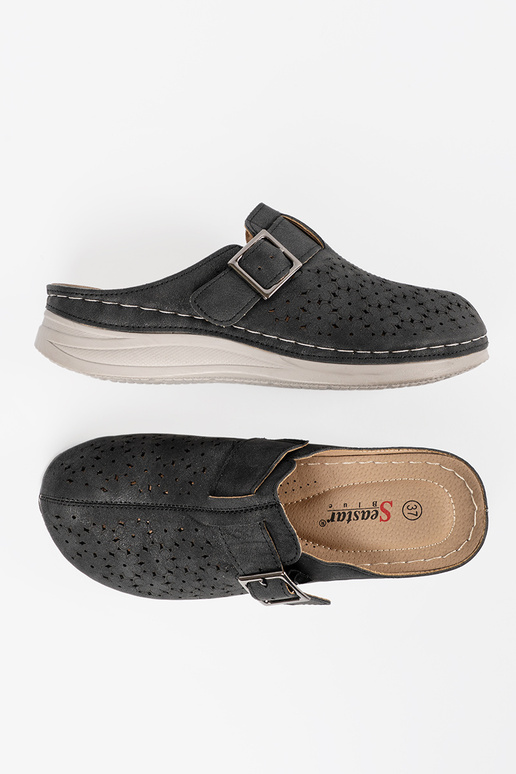 Pantoletten mit geschlossenen Zehen...