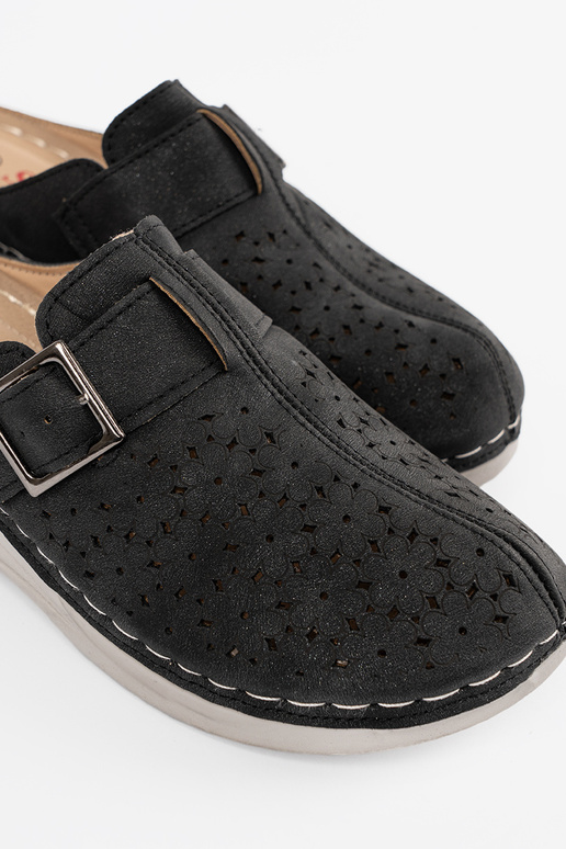 Pantoletten mit geschlossenen Zehen...