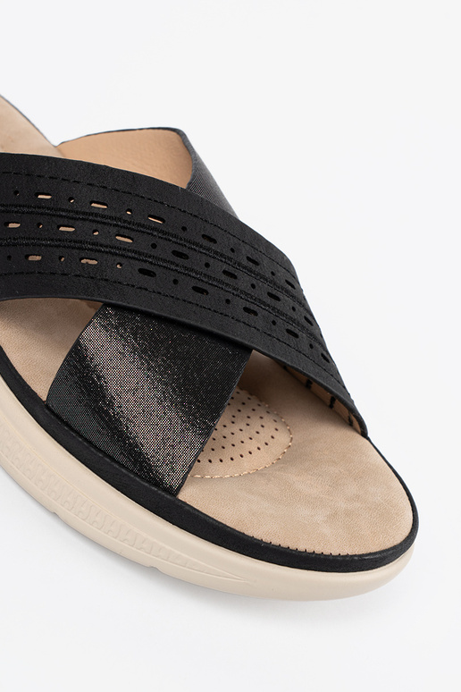 Pantoletten mit Plateau in Schwarz