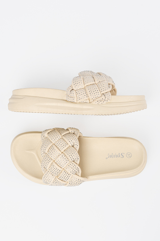 Schuhe mit Kristallen in leuchtendem...