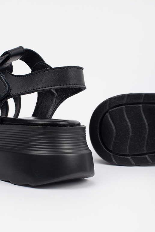 Schwarze Sandalen mit Plateau aus Leder Schwarze Sandalen mit Plateau aus Leder