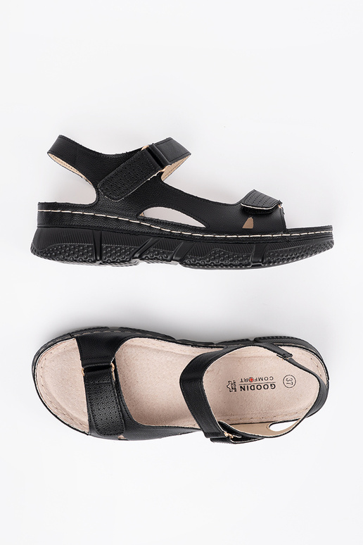 Klassische Sandalen für Frauen in... Klassische Sandalen für Frauen in...
