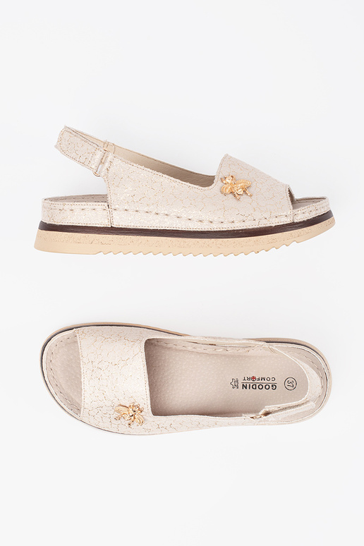 Beige Sandalen mit Plateau und Schnalle Beige Sandalen mit Plateau und Schnalle