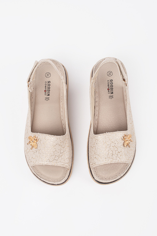 Beige Sandalen mit Plateau und Schnalle Beige Sandalen mit Plateau und Schnalle