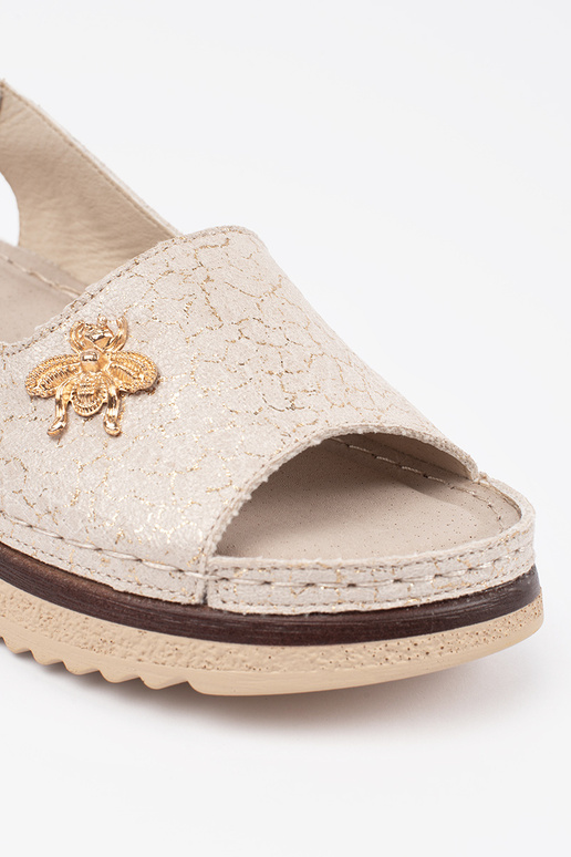 Beige Sandalen mit Plateau und Schnalle Beige Sandalen mit Plateau und Schnalle