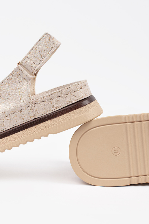 Beige Sandalen mit Plateau und Schnalle Beige Sandalen mit Plateau und Schnalle