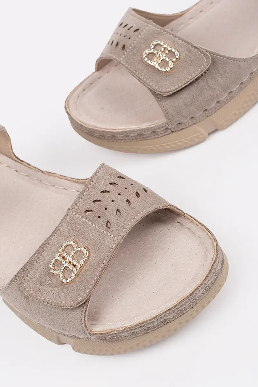 sandfarbene Sandalen für Frauen