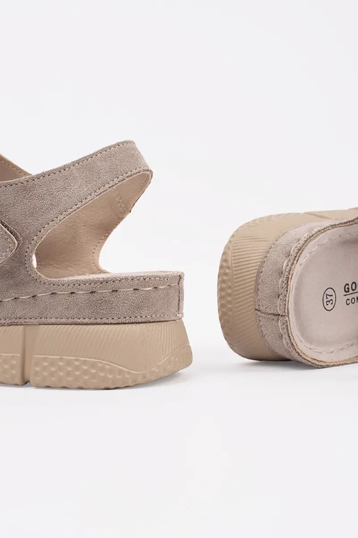 sandfarbene Sandalen für Frauen