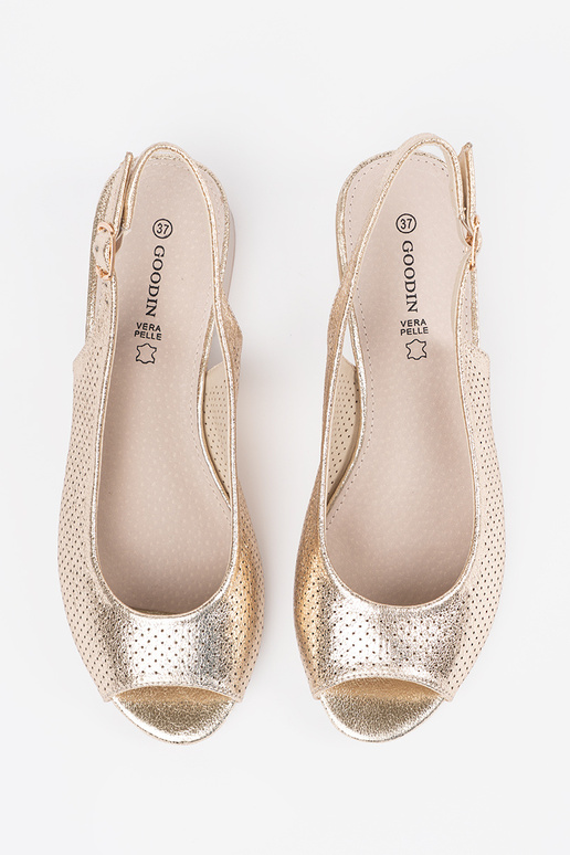 Goldfarbene durchbrochene... Goldfarbene durchbrochene...