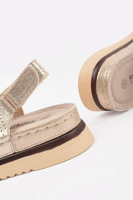 weiche Sandalen mit Ajour-Elementen... weiche Sandalen mit Ajour-Elementen...