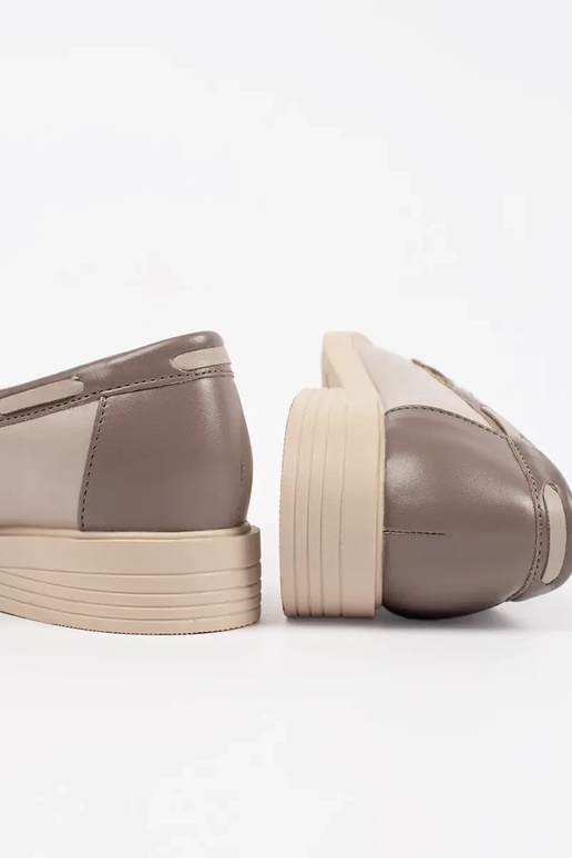 sandfarbene Mokassins mit Leder-Einlage sandfarbene Mokassins mit Leder-Einlage