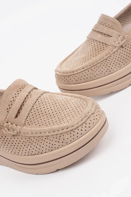 sandfarbene Mokassins mit dicker Sohle