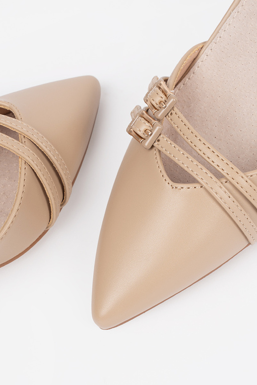 Hochhackige Schuhe in sandfarbener Farbe Hochhackige Schuhe in sandfarbener Farbe