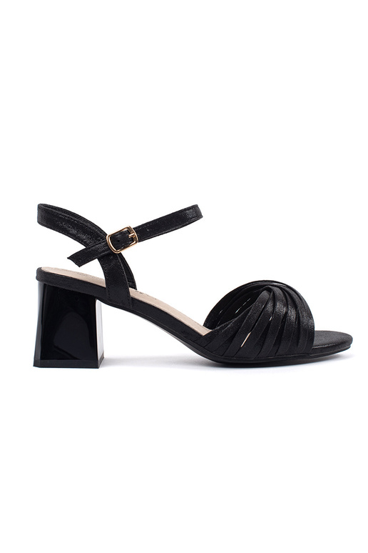 Elegante Sandalen in Schwarz auf... Elegante Sandalen in Schwarz auf...