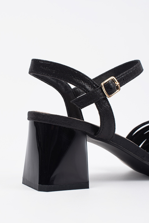 Elegante Sandalen in Schwarz auf... Elegante Sandalen in Schwarz auf...