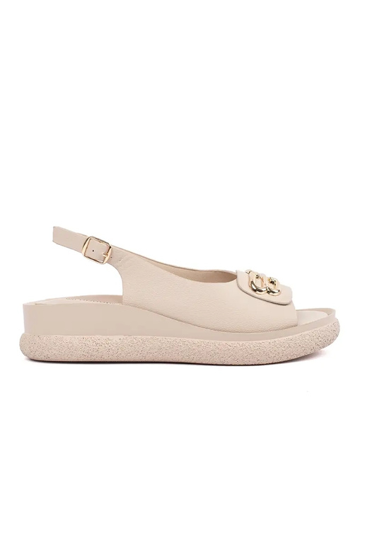 Flache Sandalen in beige mit Dekoration Flache Sandalen in beige mit Dekoration