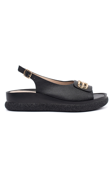 Flache schwarze Sandalen...