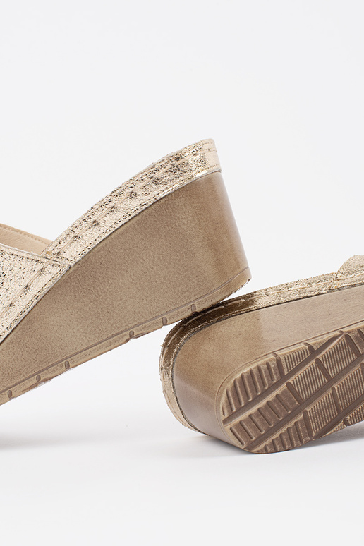 Damen Pantoletten auf Keilabsatz in Gold Damen Pantoletten auf Keilabsatz in Gold