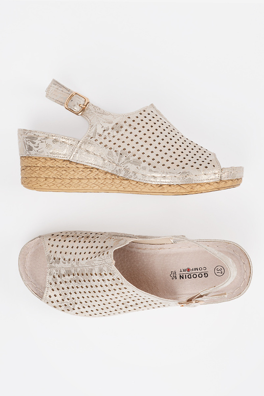 Sandalen in sandfarbener Farbe