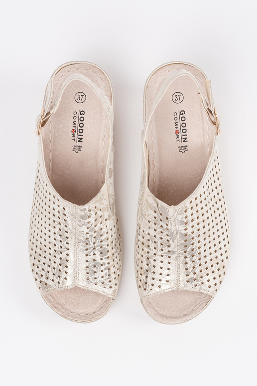 Sandalen in sandfarbener Farbe