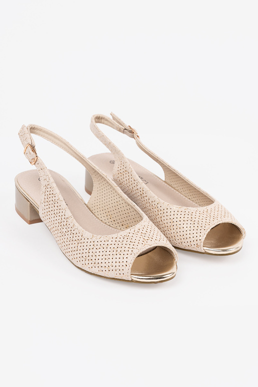 Elfenbeinfarbene Ajour-Sandalen mit... Elfenbeinfarbene Ajour-Sandalen mit...