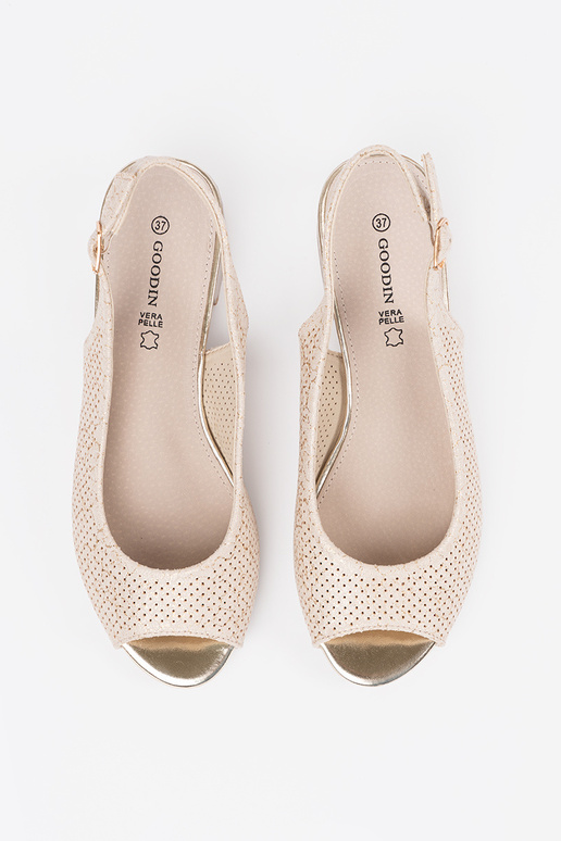 Elfenbeinfarbene Ajour-Sandalen mit... Elfenbeinfarbene Ajour-Sandalen mit...