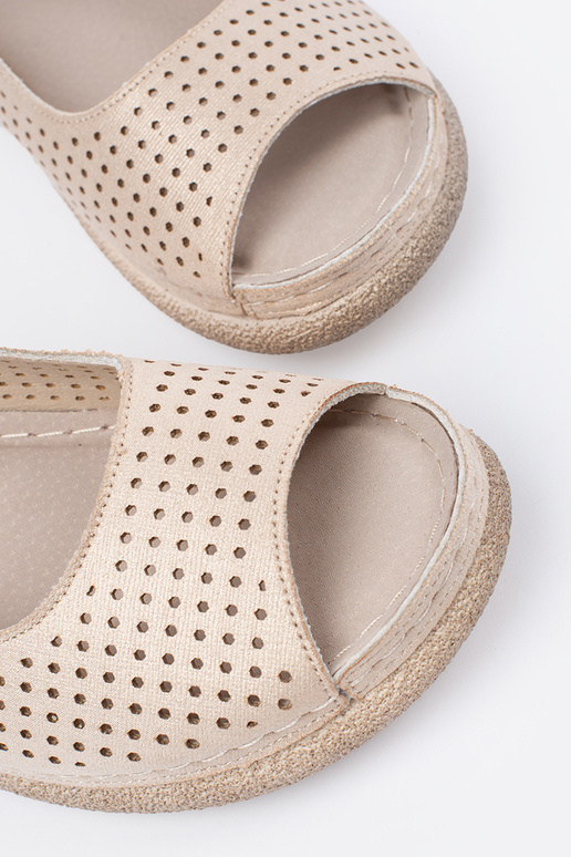 helle goldene bequeme Sandalen