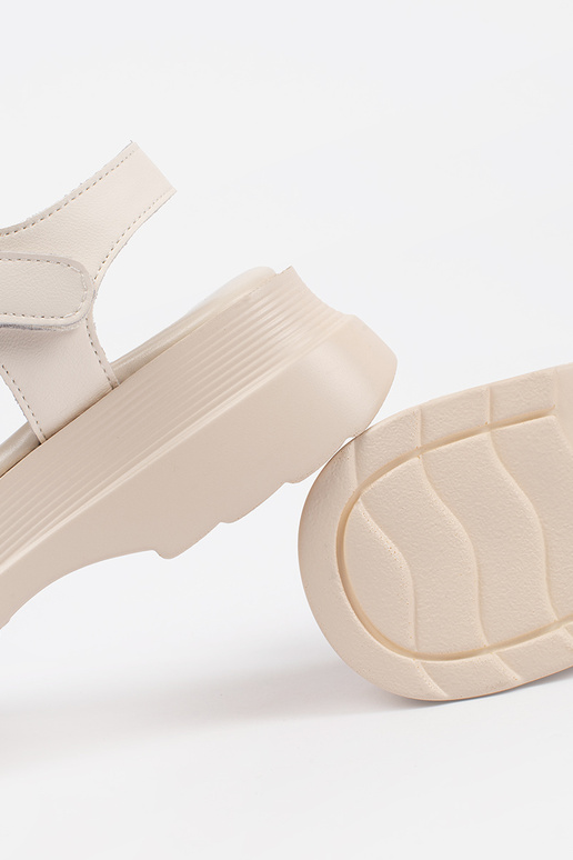 Leder-Sandalen mit Plateau in Sandfarbe Leder-Sandalen mit Plateau in Sandfarbe