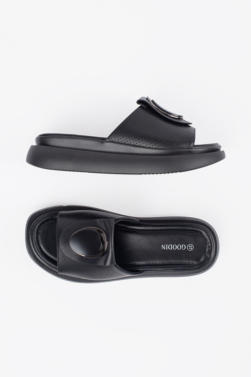 Schwarze bequeme Pantoletten mit... Schwarze bequeme Pantoletten mit...