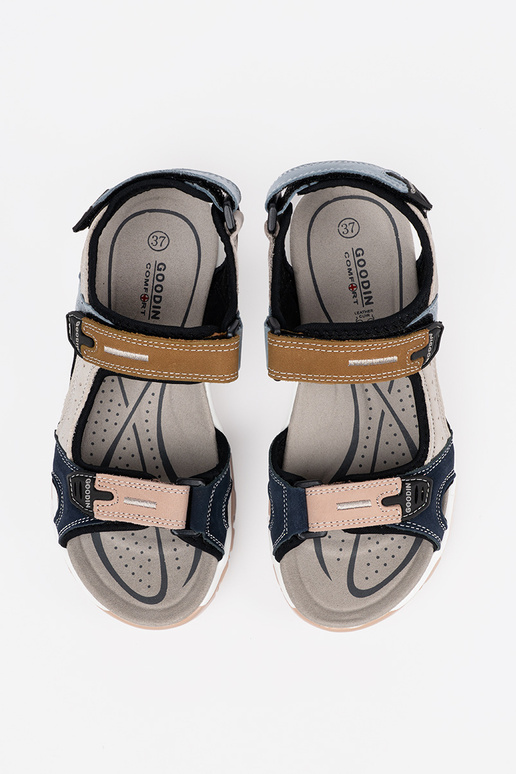 Sportliche Sandalen in verschiedenen... Sportliche Sandalen in verschiedenen...