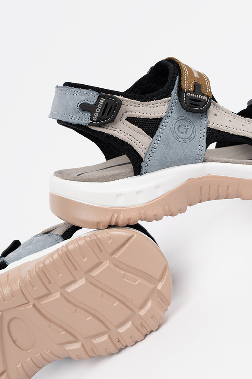 Sportliche Sandalen in verschiedenen... Sportliche Sandalen in verschiedenen...