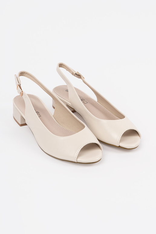 Elfenbeinfarbene elegante Sandalen... Elfenbeinfarbene elegante Sandalen...