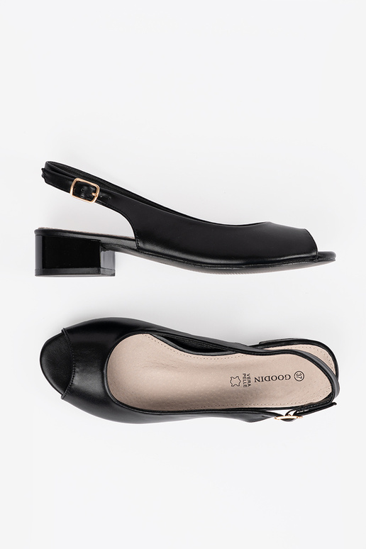 Schwarze elegante Sandalen mit... Schwarze elegante Sandalen mit...