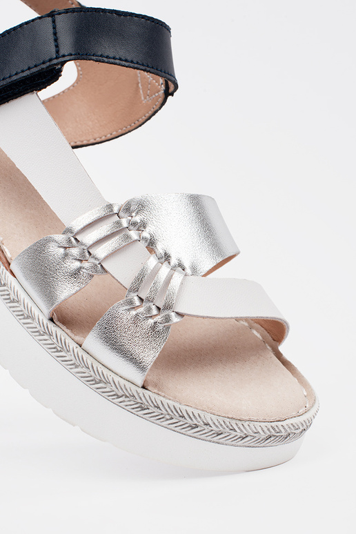 weiß-blaue Sandalen mit Plateau und... weiß-blaue Sandalen mit Plateau und...