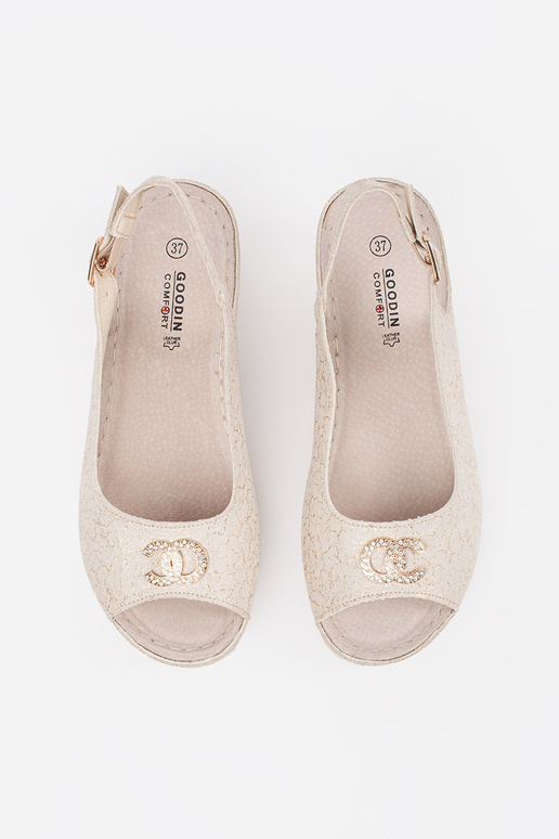 Beige Keilsandalen mit Schnalle Beige Keilsandalen mit Schnalle