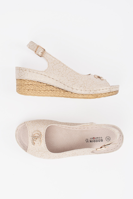 Beige Keilsandalen mit Schnalle Beige Keilsandalen mit Schnalle