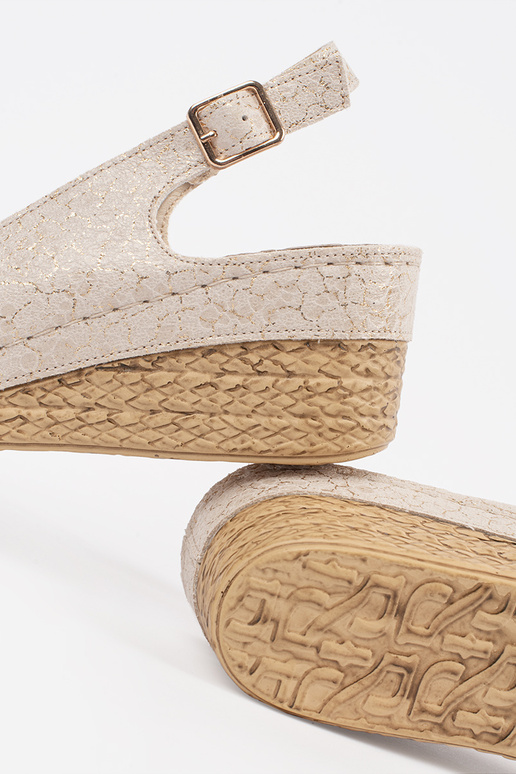 Beige Keilsandalen mit Schnalle Beige Keilsandalen mit Schnalle