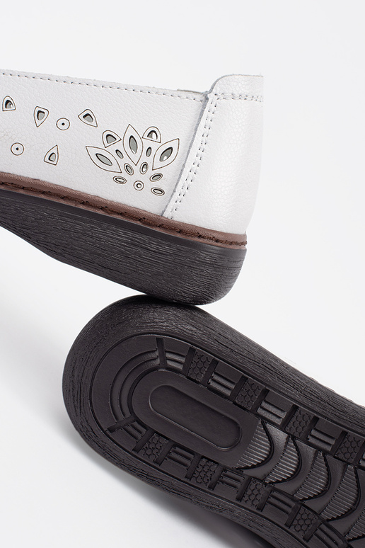 Sandfarbene durchbrochene Mokassins Sandfarbene durchbrochene Mokassins