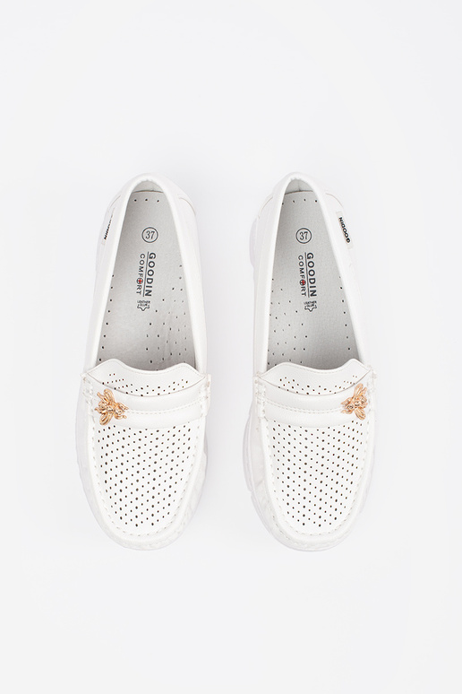 Elfenbeinfarbene durchbrochene Mokassins Elfenbeinfarbene durchbrochene Mokassins