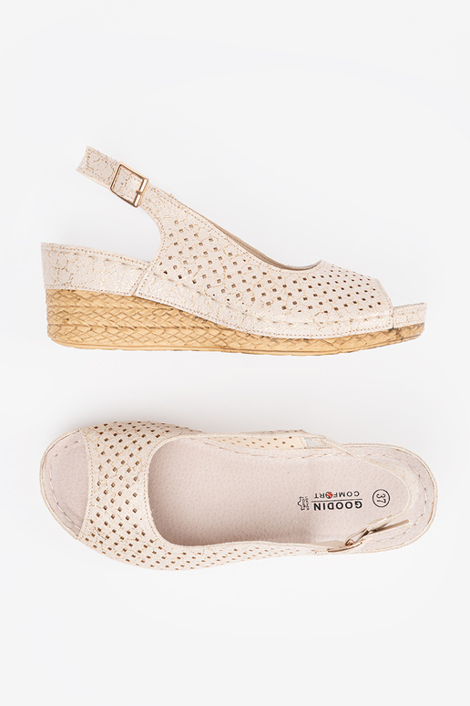 Durchbrochene Sandalen in...