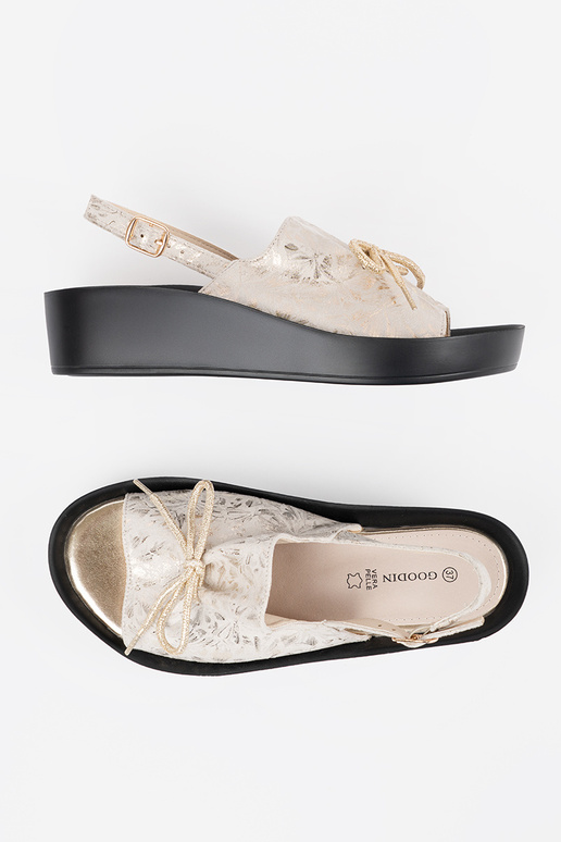 Elfenbeinfarbene Sandalen Elfenbeinfarbene Sandalen