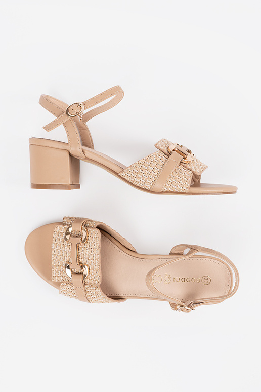 Damen Sandalen in Sandfarbe auf... Damen Sandalen in Sandfarbe auf...
