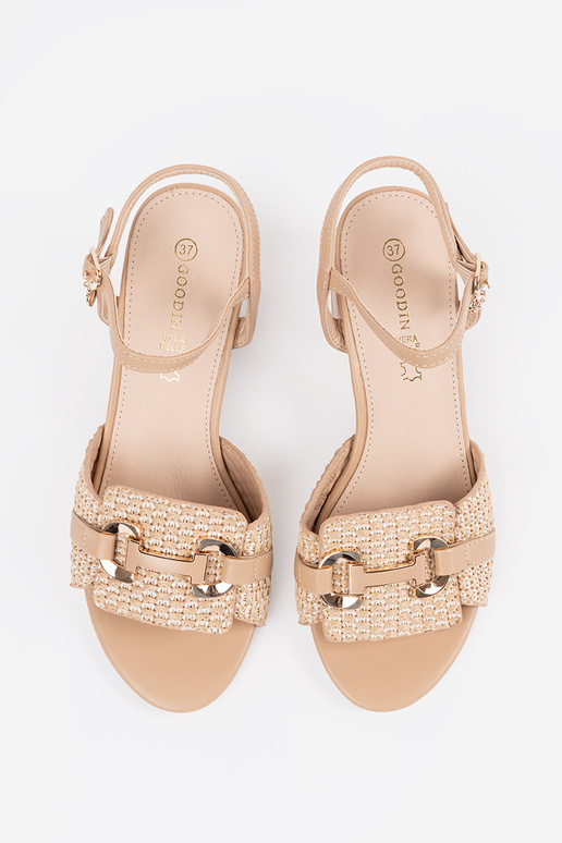 Damen Sandalen in Sandfarbe auf... Damen Sandalen in Sandfarbe auf...