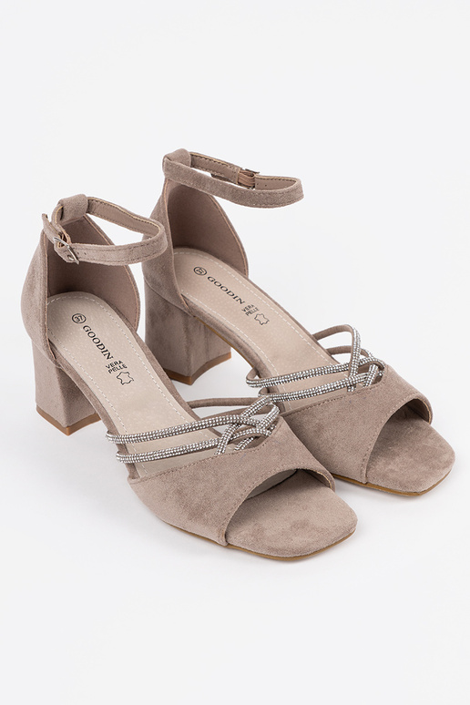 Sandfarbene Wildleder-Damen-Sandalen... Sandfarbene Wildleder-Damen-Sandalen...