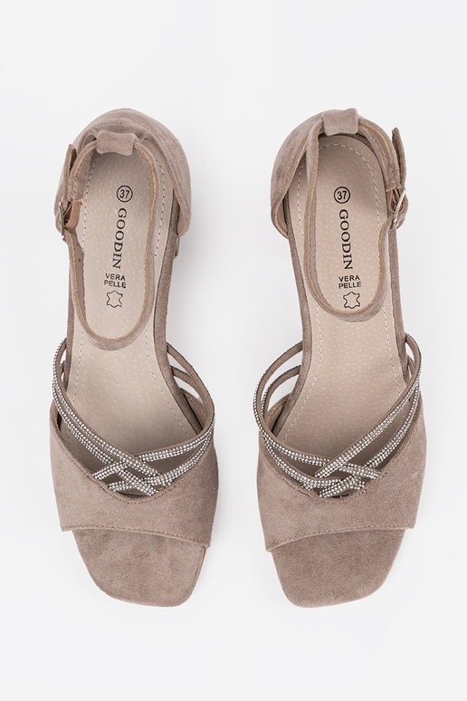 Sandfarbene Wildleder-Damen-Sandalen... Sandfarbene Wildleder-Damen-Sandalen...