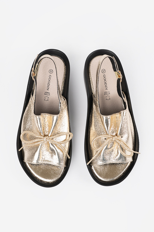 Goldfarbene Damen-Sandalen auf... Goldfarbene Damen-Sandalen auf...