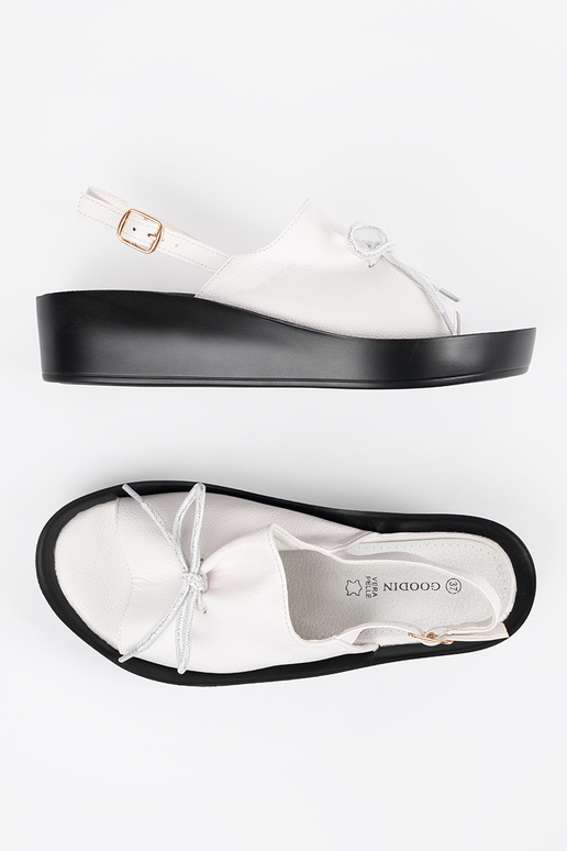 Weiße Damen-Sandalen auf Plattform... Weiße Damen-Sandalen auf Plattform...