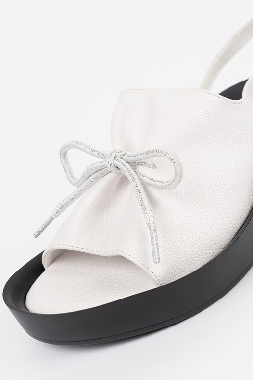 Weiße Damen-Sandalen auf Plattform... Weiße Damen-Sandalen auf Plattform...